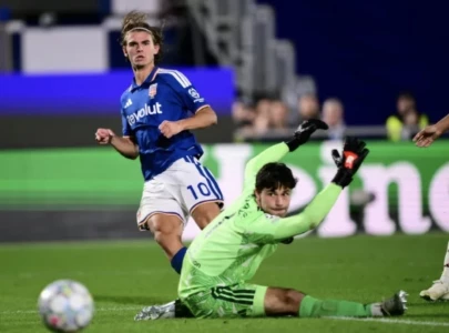 manchester united thrashed as arsenal snatch bayern draw