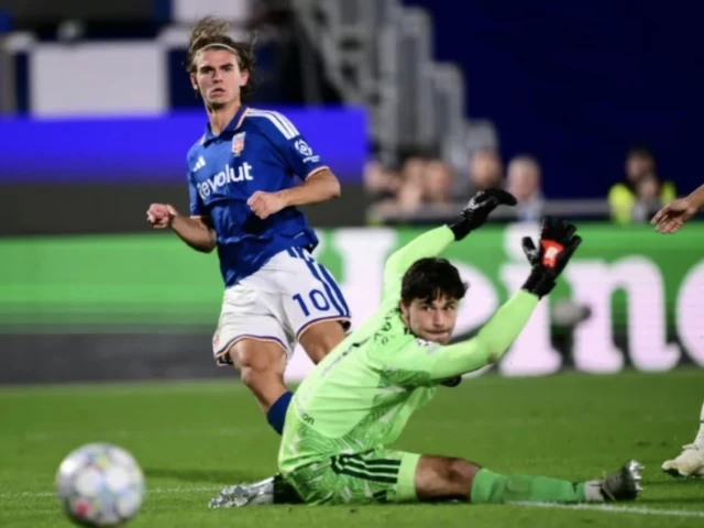 nicolas paz scored twice as como made it a night to forget for manchester united photo afp nicolas paz scored twice as como made it a night to forget for manchester united photo afp