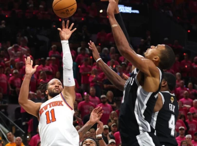 knicks rally to beat spurs knicks rally to beat spurs