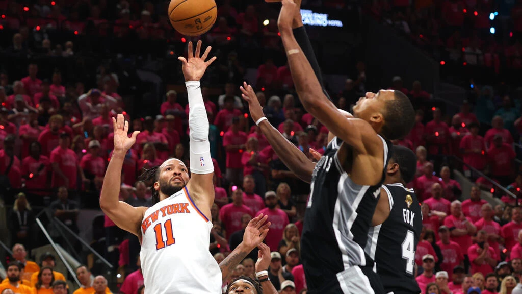 knicks rally to beat spurs