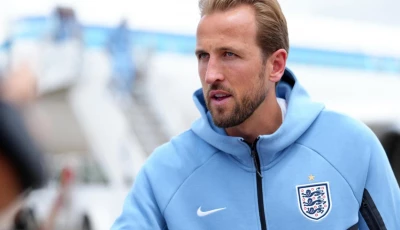england captain harry kane arrives with the squad in kansas city photo afp