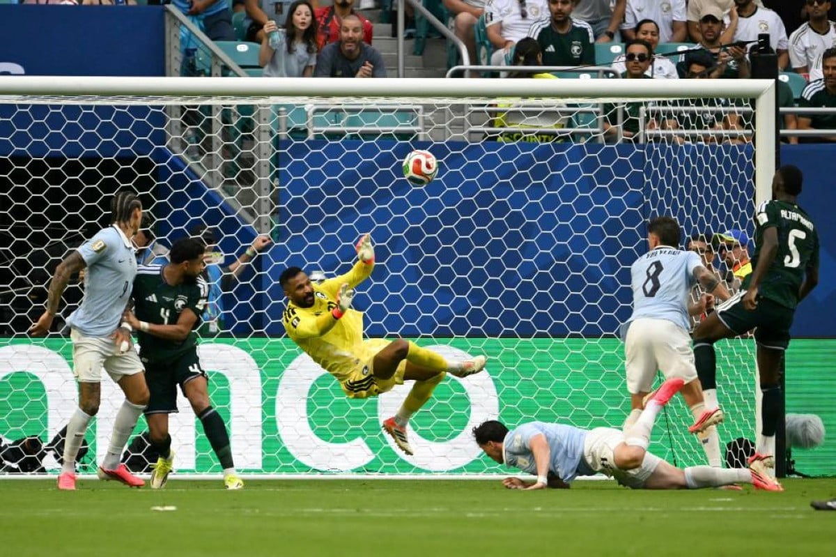 Uruguay held by Saudi Arabia as Group H remains level
