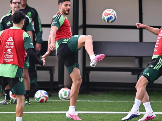the build up to co hosts mexico s clash with south korea has seen shrouded with intrigue with a mystery drone spotted over korea s training ground photo afp the build up to co hosts mexico s clash with south korea has seen shrouded with intrigue with a mystery drone spotted over korea s training ground photo afp