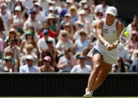 iga swiatek laid down a marker at wimbledon by swatting aside karolina pliskova photo afp