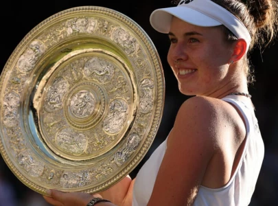 noskova clinches wimbledon crown
