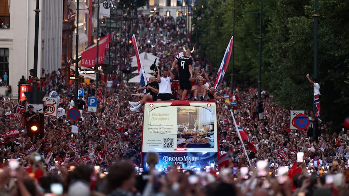 Oslo gives Norway team a huge welcome after World Cup exit