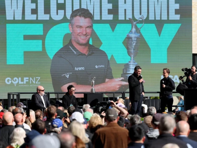 Fox welcomed home by thousands