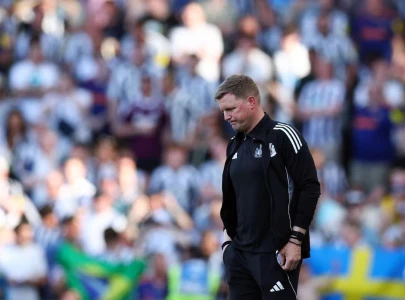 newcastle manager howe steps down