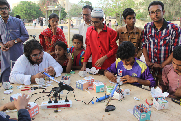 Onlookers gathered at stalls to view science in action. PHOTO: AYESHA MIR/EXPRESS