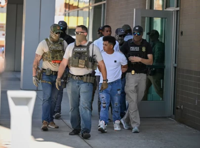 supreme court backs trump move to end migrant protections