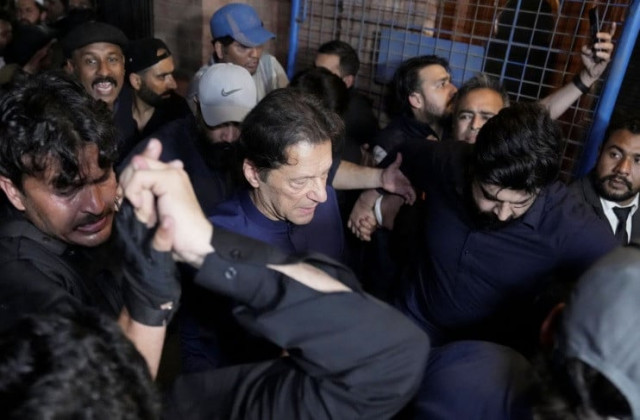 fir lodged against shibli faraz and 150 pti workers for threatening police at zaman park on sunday photo reuters mohsin raza fir lodged against shibli faraz and 150 pti workers for threatening police at zaman park on sunday photo reuters mohsin raza