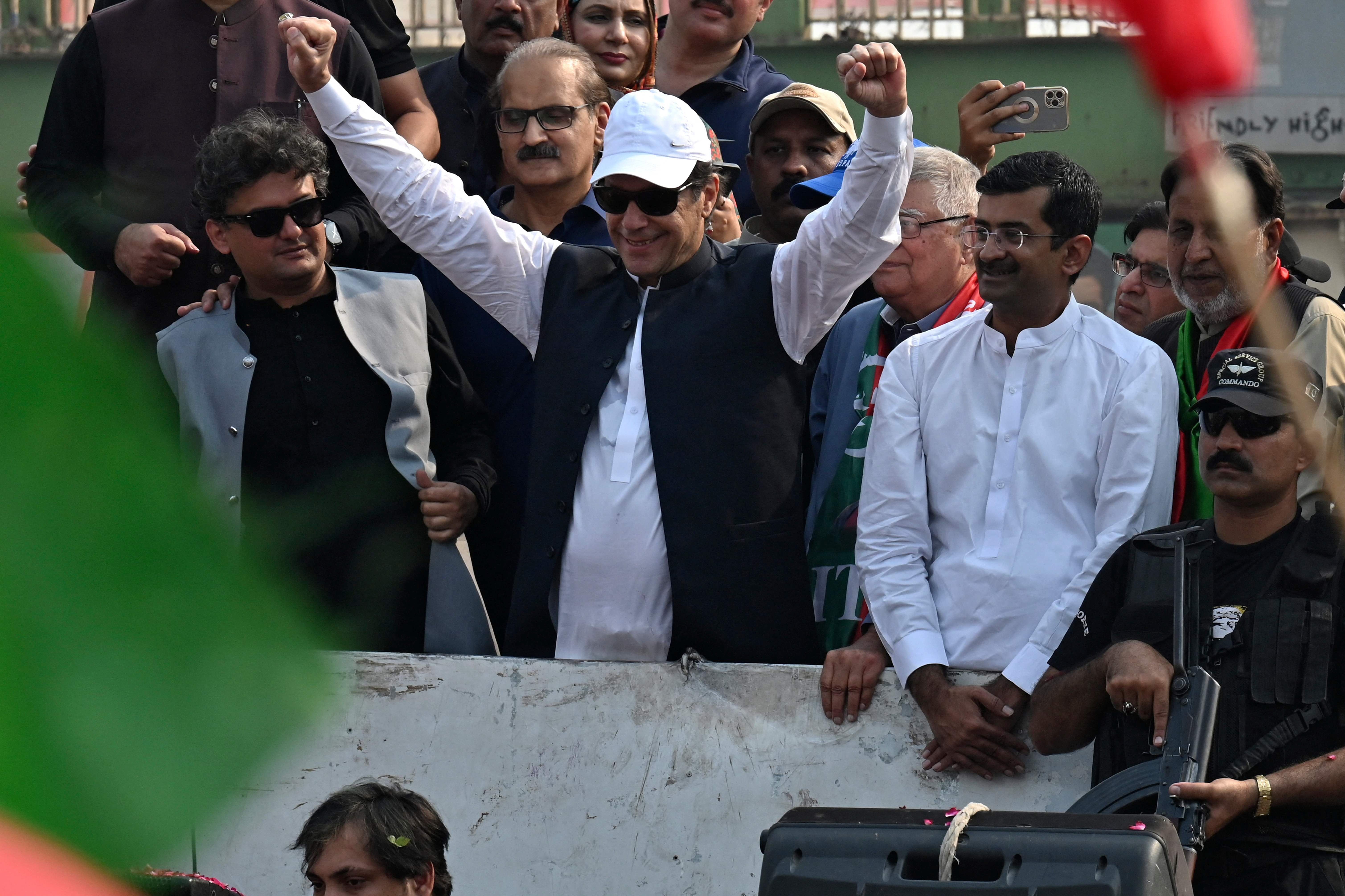 Imran vows to stand by ‘haqeeqi azadi’ stance