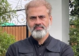 imran riaz khan announces relocation abroad