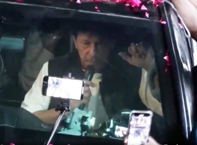 imran builds up pressure on govt to hold polls imran builds up pressure on govt to hold polls