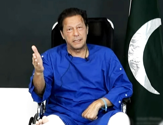 pti chief imran khan is addressing the nation from shaukat khanum hospital in lahore on friday november 4 screengrab