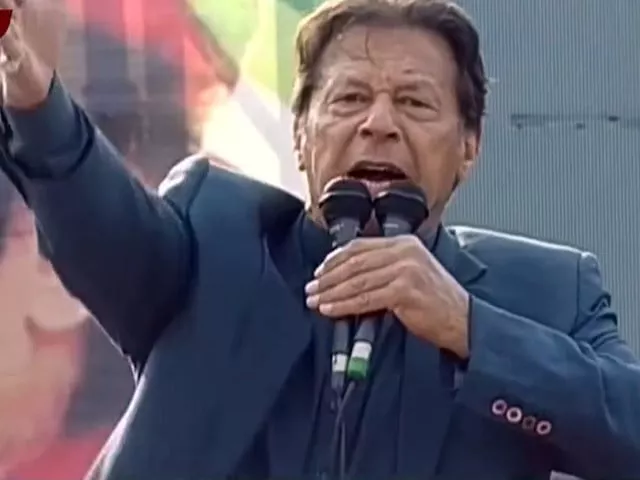 prime minister imran khan addressing a public gathering in mandi bahauddin screengrab prime minister imran khan addressing a public gathering in mandi bahauddin screengrab