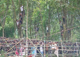 india bids tearful farewell to maverick musician india bids tearful farewell to maverick musician