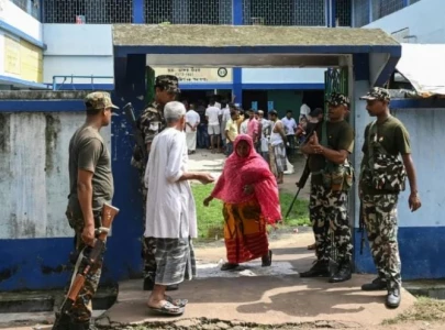 voting resumes after indian village poll violence