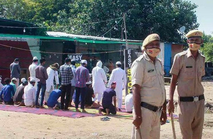 بھارت میں باجماعت نماز ادا کرنے پر 26 مسلمانوں پر مقدمہ درج  ایکسپریس ٹریبیون