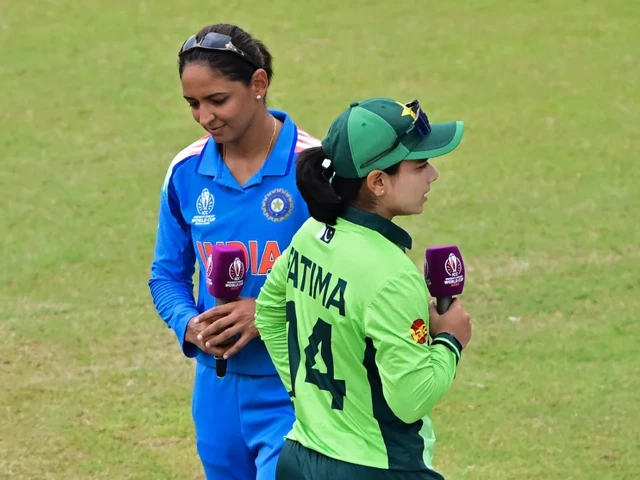 india captain harmanpreet kaur and pakistan counterpart fatima sana skipped the customary handshake photo afp