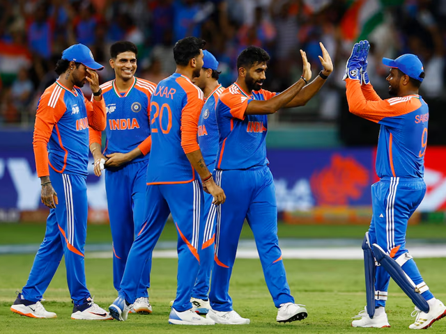 India's Jasprit Bumrah celebrates with teammates after taking the wicket of Pakistan's Mohammad Haris, caught out by India's Hardik Pandya. Photo: Reuters