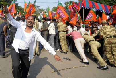 indian politics stage set for showdown