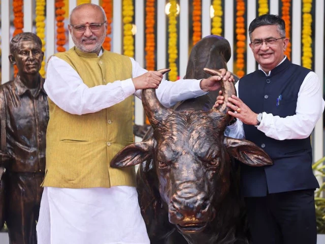 governor of maharashtra cp radhakrishnan and md and ceo national stock exchange nse ashish chauhan pose for pictures at the inauguration of the bull statue at the national stock exchange nse in mumbai india september 6 2024 photo reuters governor of maharashtra cp radhakrishnan and md and ceo national stock exchange nse ashish chauhan pose for pictures at the inauguration of the bull statue at the national stock exchange nse in mumbai india september 6 2024 photo reuters