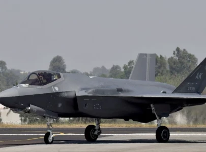 us tries to woo india away from russia with display of f 35s bombers