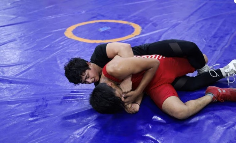 simran ahlawat a wrestler practices wrestling with another male wrestler at an akhara in new delhi india june 19 2023 reuters anushree fadnavis