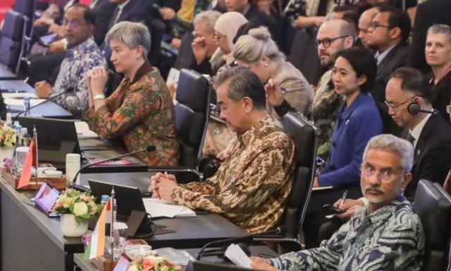 l r malaysia s foreign minister zambry abdul kadir australia s foreign minister penny wong china s communist party s foreign policy chief wang yi india s foreign minister subrahmanyam jaishankar attend the east asia summit foreign ministers meeting in jakarta indonesia 14 july 2023 adi weda pool via reuters l r malaysia s foreign minister zambry abdul kadir australia s foreign minister penny wong china s communist party s foreign policy chief wang yi india s foreign minister subrahmanyam jaishankar attend the east asia summit foreign ministers meeting in jakarta indonesia 14 july 2023 adi weda pool via reuters