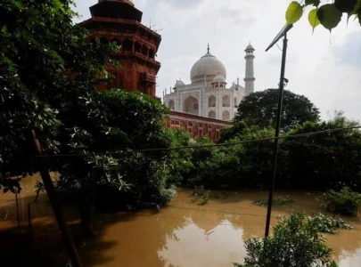 india s yamuna river laps walls of taj mahal after heavy rain india s yamuna river laps walls of taj mahal after heavy rain
