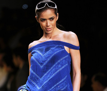 india tycoon mukesh ambani pledges to renegotiate gas deal