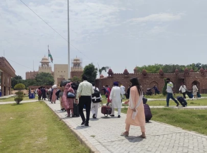 indian sikh pilgrims laud pakistan s hospitality seek reopening of kartarpur corridor