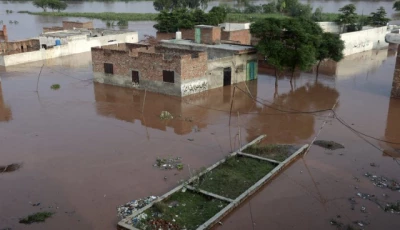 houses are partially submerged on the banks of flooded ravi river after india opened the gates of major dams on rivers in its part of kashmir after heavy rains in lahore pakistan august 28 2025 photo reuters