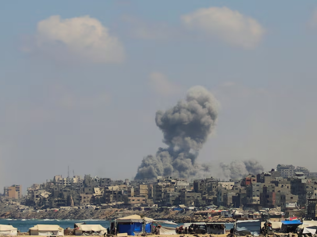 Smoke rises following Israeli strikes during a military operation, in Gaza City, September 18, 2025. Photo: Reuters