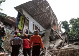 indonesia building collapse kills 3 indonesia building collapse kills 3