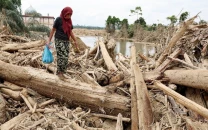 over 900 dead in indonesia as residents trek through debris for aid over 900 dead in indonesia as residents trek through debris for aid