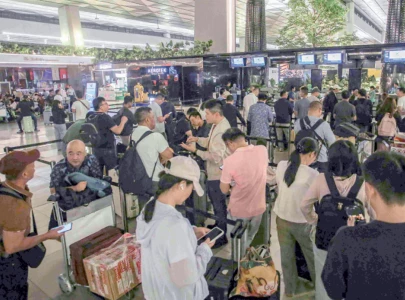 volcanic eruption halts indonesia airport op volcanic eruption halts indonesia airport op