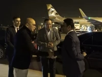 indonesian minister of investment h e rosan roeslani received at the airport by director general east asia pacific mofa and ambassador of indonesia photo ministry of foreign affairs