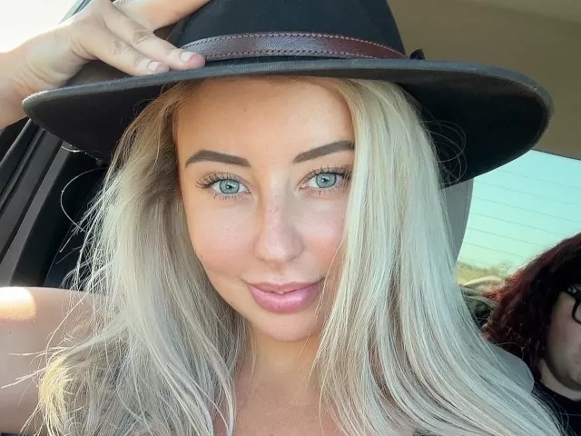 influencer investigated for illegally feeding chicken to crocodile in australia influencer investigated for illegally feeding chicken to crocodile in australia