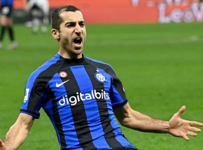 inter squeeze past udinese in serie a inter squeeze past udinese in serie a