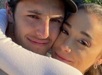 ariana grande says thank u next as divorce with dalton gomez finalised with 1 25m settlement ariana grande says thank u next as divorce with dalton gomez finalised with 1 25m settlement