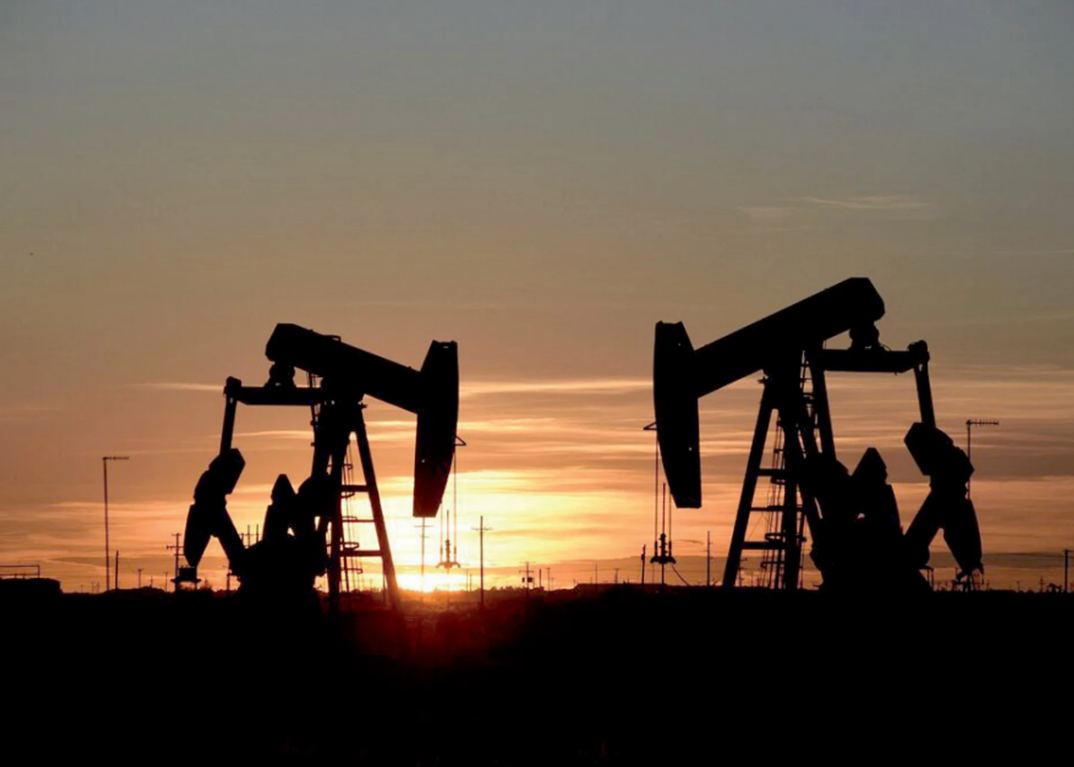 Oil prices retreat as investors weigh supply outlook, Middle East tensions