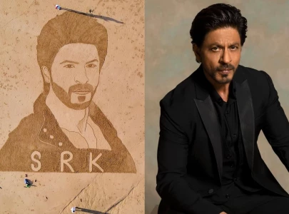 pakistani artists pay tribute to srk with portrait at gadani beach