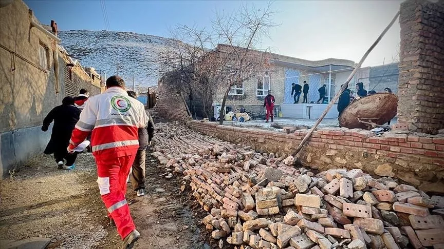magnitude 5 6 earthquake rattles northwestern iran 82 people injured photo anadolu agency magnitude 5 6 earthquake rattles northwestern iran 82 people injured photo anadolu agency