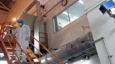 iran starts loading fuel in first nuclear power plant