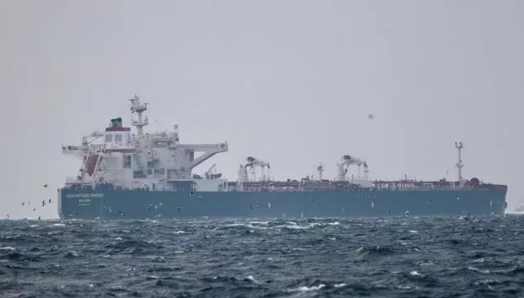 iran seizes oil tanker in gulf us navy says iran seizes oil tanker in gulf us navy says