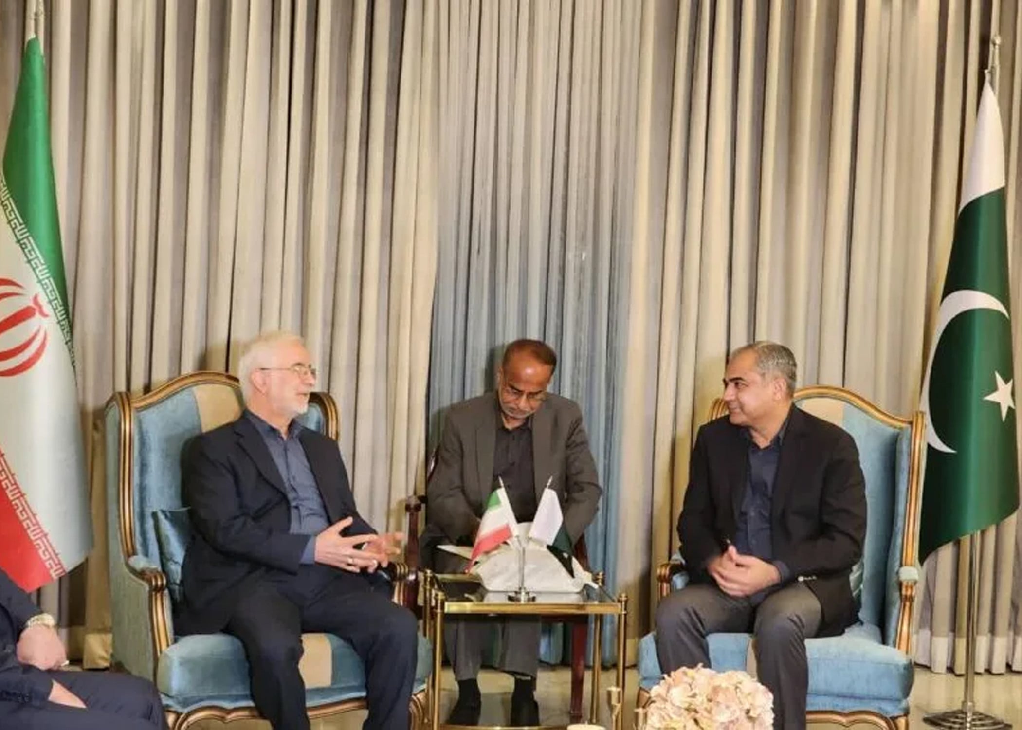 Pakistan eyes 'good news' from Iranian minister's visit