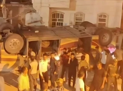 bus crash in iran kills 35 pakistani pilgrims injures 23