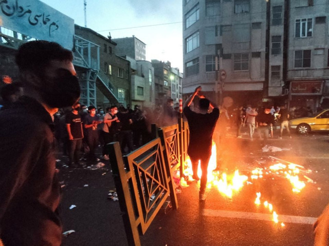 people light a fire during a protest over the death of mahsa amini a woman who died after being arrested by the islamic republic s morality police in tehran iran september 21 2022 photo reuters people light a fire during a protest over the death of mahsa amini a woman who died after being arrested by the islamic republic s morality police in tehran iran september 21 2022 photo reuters